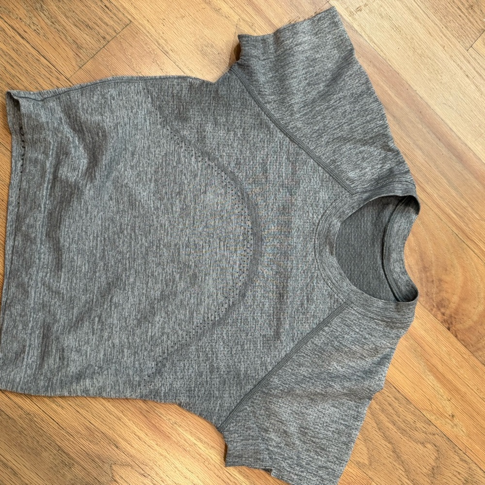 Cropped swiftly tech in gray